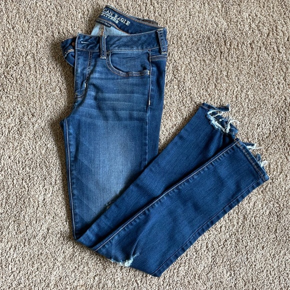 Women’s distressed jeans - Picture 2 of 5